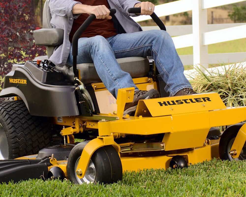 Cub Cadet Racing Lawn Tractor Reviews: 6 Superb Features That You Need To Know!