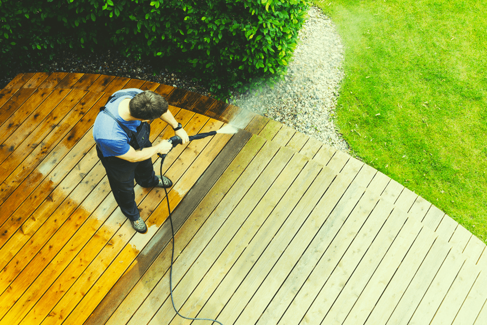 Pressure washer cuts off when spraying